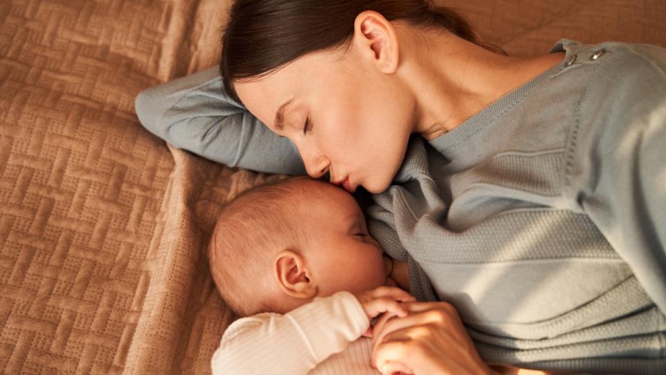 Zašto bebe imaju tako mirisnu glavicu? Postoji logično objašnjenje za ovaj najnežniji osećaj na svetu