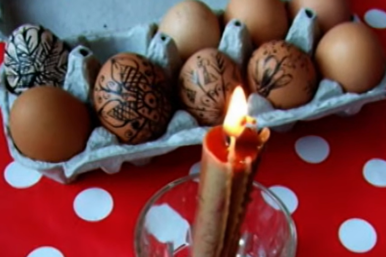 Tradicija i kreativnost u jednom: Evo kako da iscrtate jaja voskom i pretvorite ih u prava mala umetnička dela