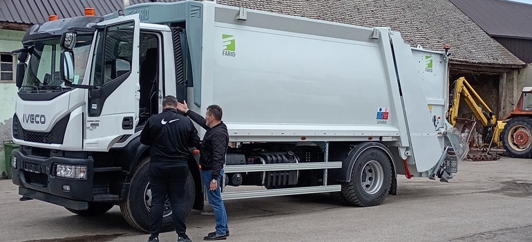 JKP „Komunalac“ dobio novi kamion za održavanje higijene
