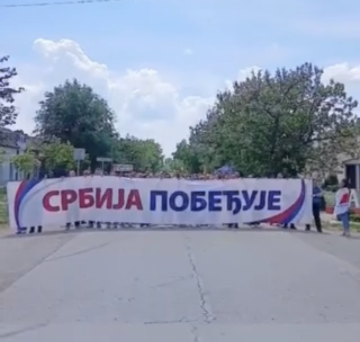 (VIDEO) Aktivisti SNS razgovarali sa meštanima Savinog Sela