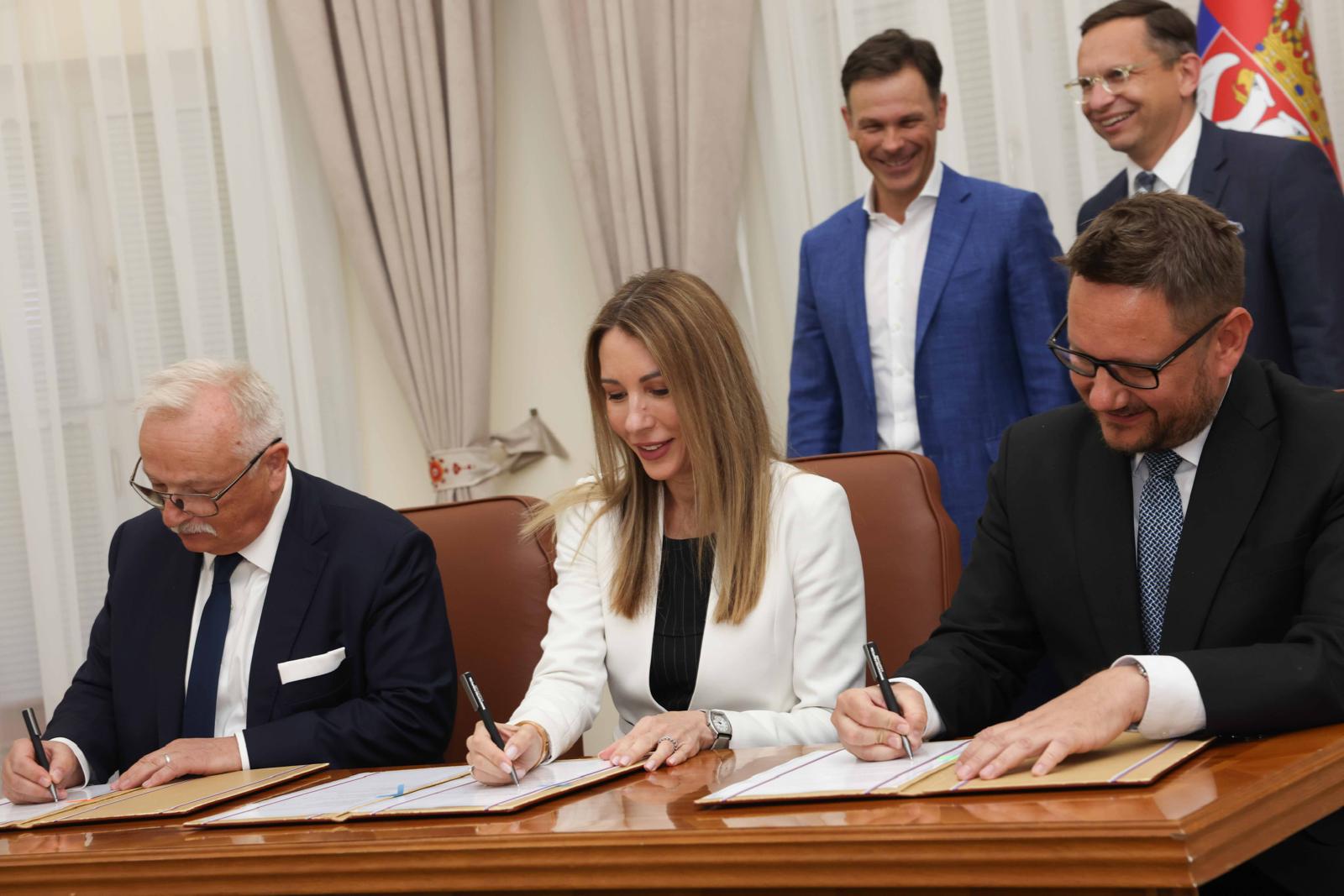 Potpisan ugovor o upravljanju NIS-om između Vlade Srbije i MOL-a