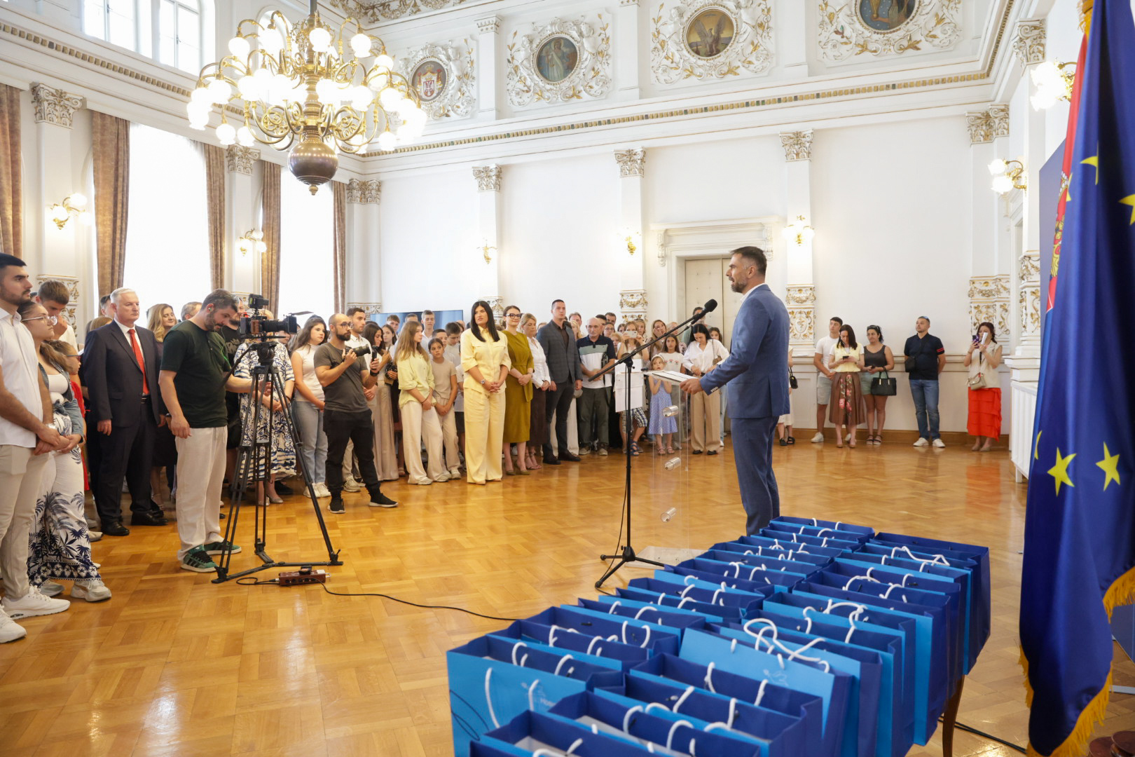 Najboljim novosadskim učenicima dodeljene Vidovdanske nagrade u Gradskoj kući