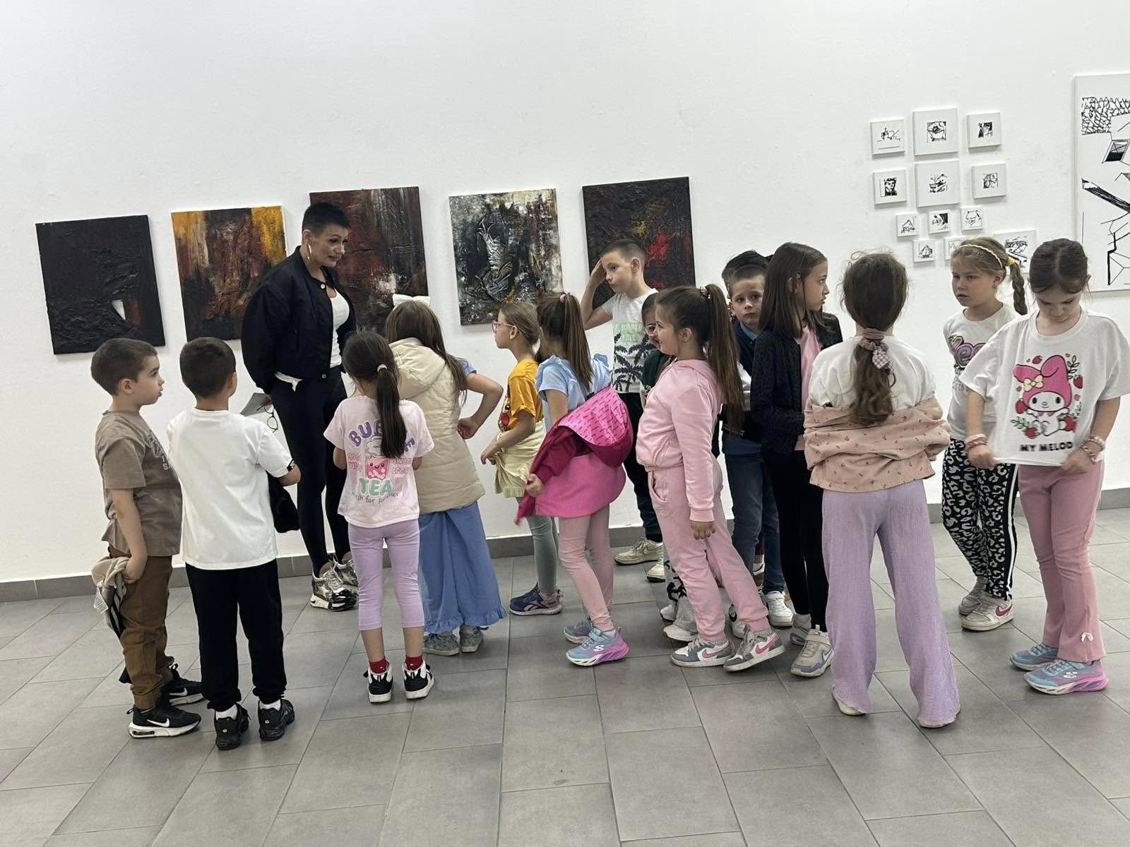 Mališani iz OŠ „Bratstvo jedinstvo“ posetili Gradski muzej i Likovnu galeriju KC Vrbas