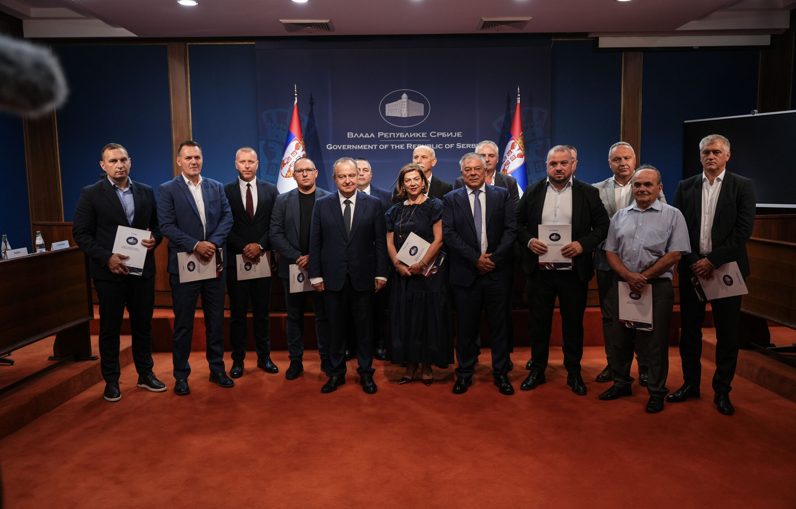 Uručeni ugovori za podršku izrazito nerazvijenim opštinama vredni 87 miliona dinara