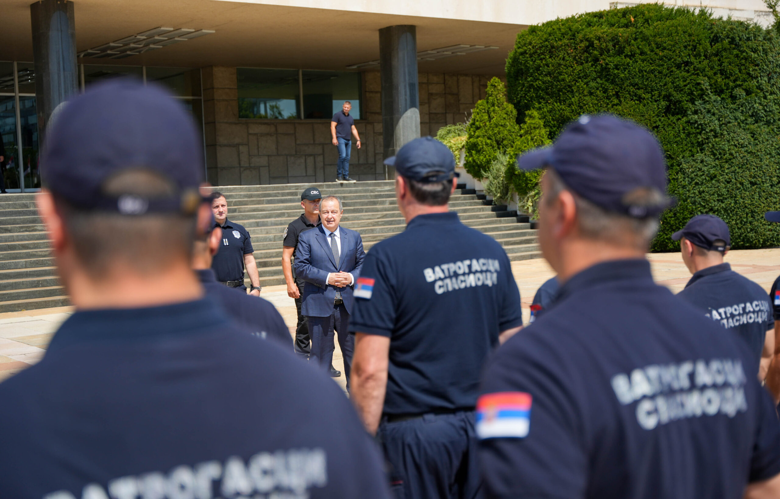 Dačić ispratio srpske vatrogasce-spasioce koji će gasiti požare u Francuskoj