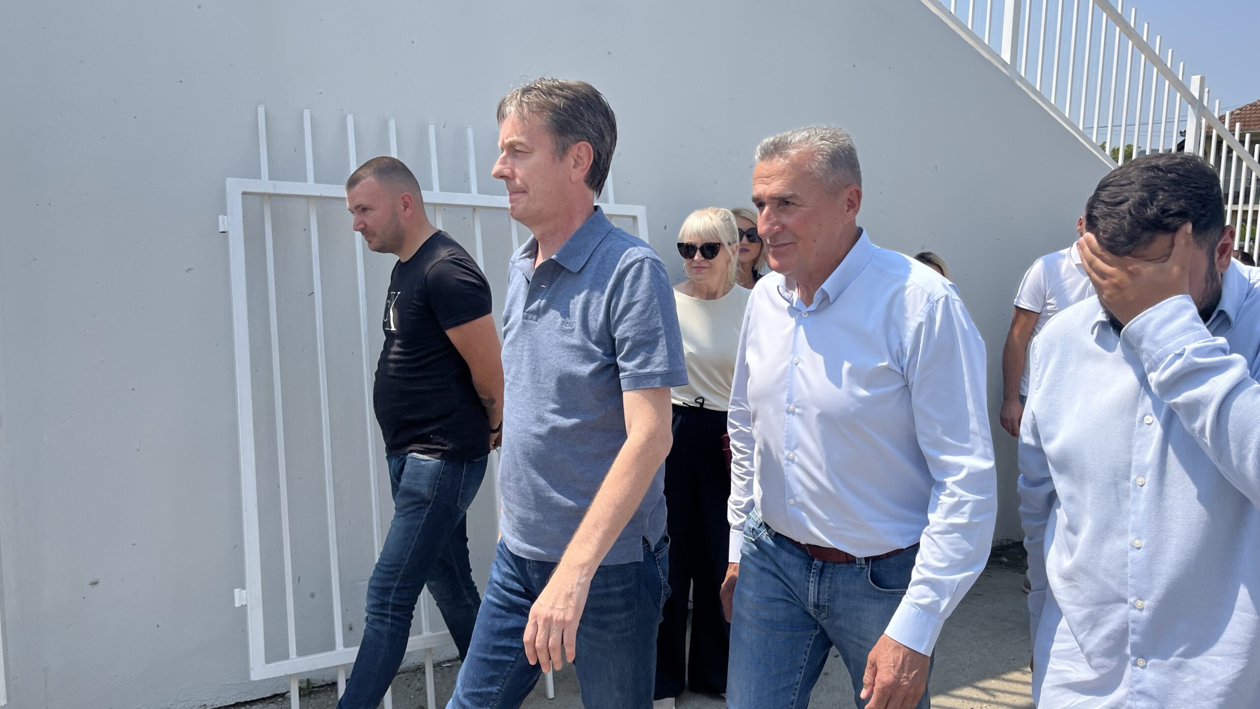 Ministar Glišić obišao radove na sportskom stadionu u Bajinoj Bašti