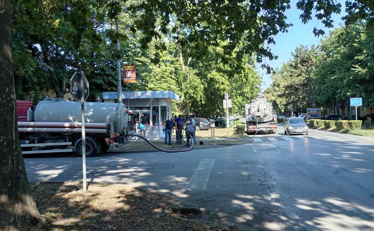 Ekipe „Vodovoda“ danas na terenu, u toku redovno održavanje atmosferske kanalizacije