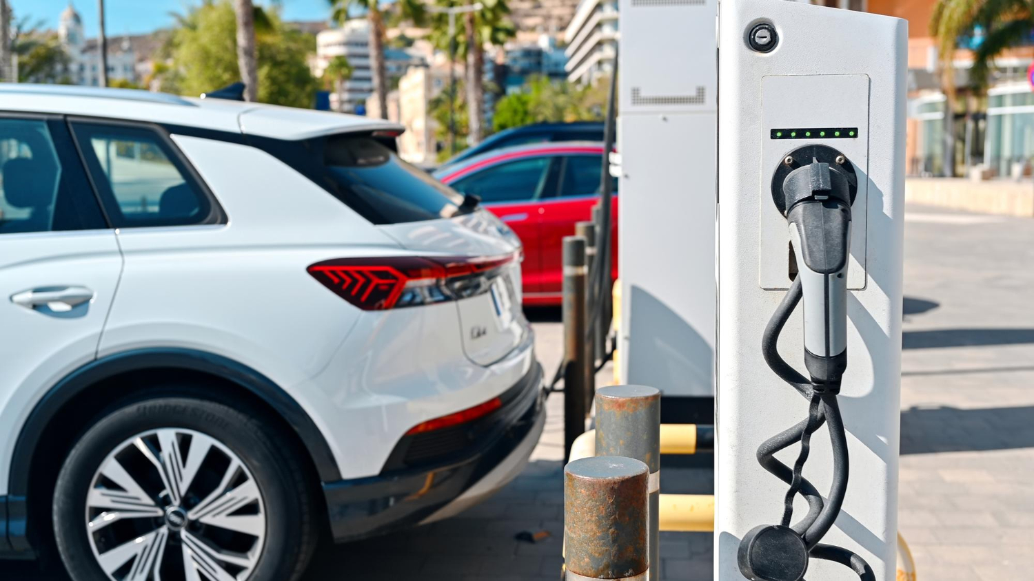 Subvencije za električna vozila produžene do 1. decembra, država daje do 5.000 evra