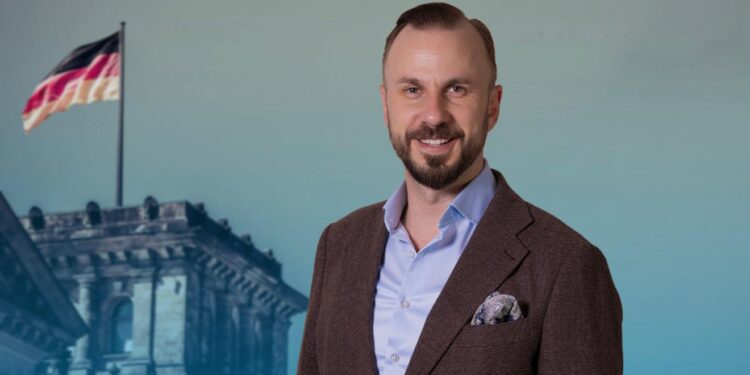 Nemački poslanik Tobijas Tajh za „Vesti-online“- Ono što nazivaju „demokratijom“ često je ciljano mešanje u izbore u Srbiji