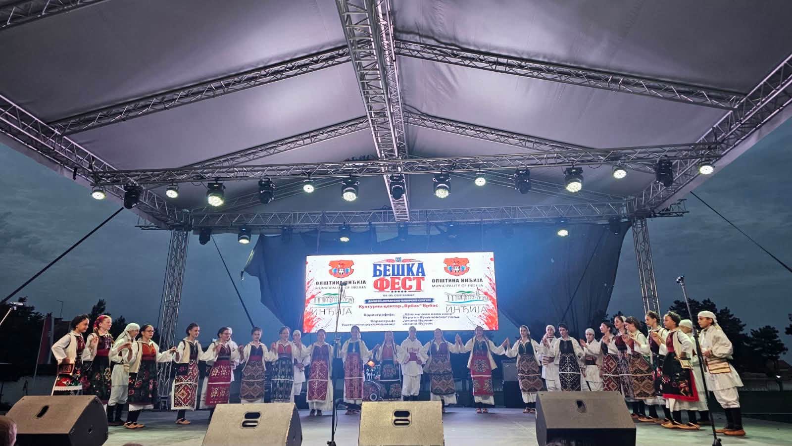 Mladi folkloraši Kulturnog centra Vrbas nastupili na „Beška festu“