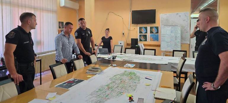 Opština Vrbas uručila pomoć vatrogascima u Deliblatskoj peščari